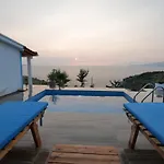 Twins Sarandë