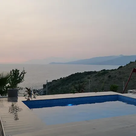 Twins Sarandë